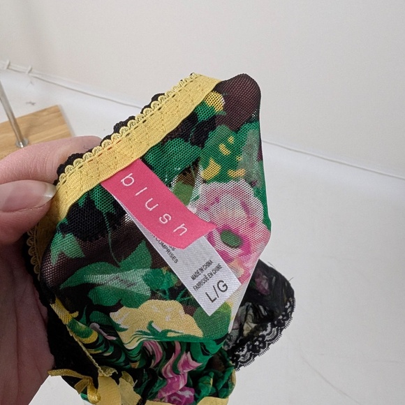 Free With Purchase - Blush Camisole Floral Sleeveless Straps Push Up Mesh - Picture 8 of 9